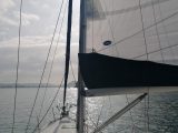 Vela Mayor con Sables Forzados para Oceanis 423: Rendimiento y Durabilidad con Velas Hood