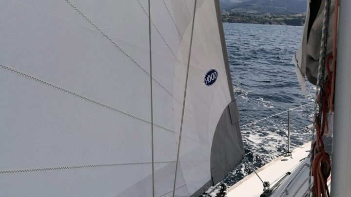 Genova Enrollable para First 31.7: Potencia tu Crucero-Regata con Corte Triradial y Palma 18 de Hood Velas